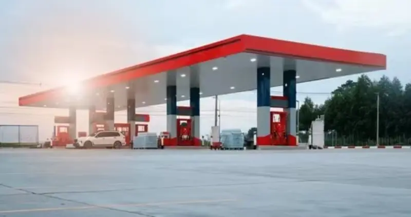 La AIE advierte que las existencias de combustible para aviones en Europa podrían llegar a niveles críticos en seis semanas
