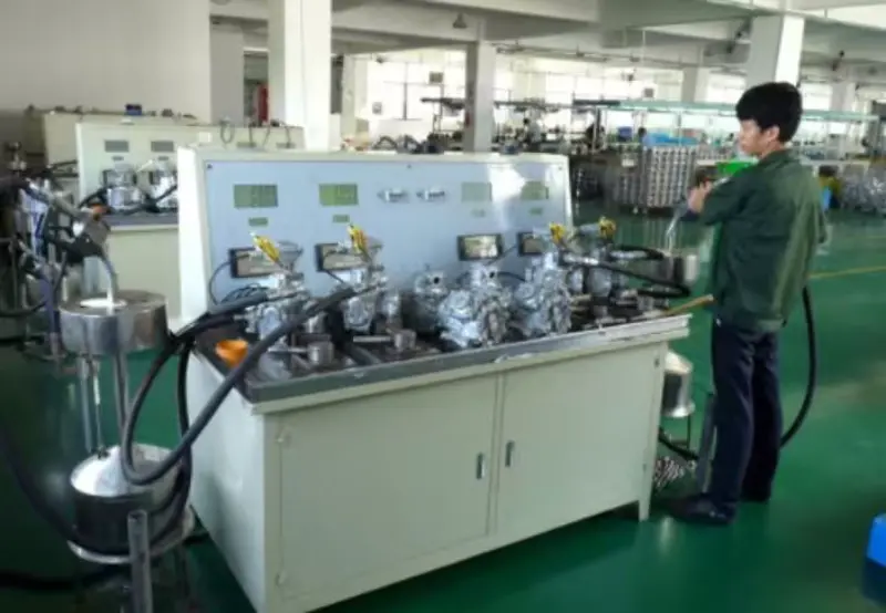 El surtidor de combustible tiene un 